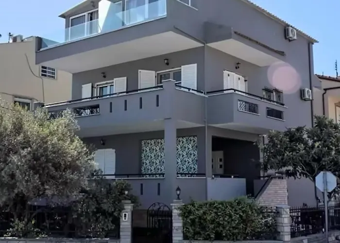 Egee Pensiune Néa Péramos